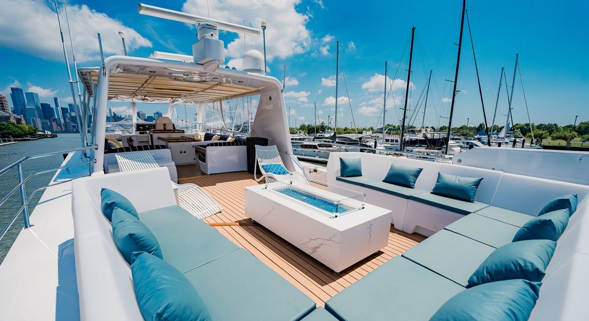 JUSTINE yacht charter 2