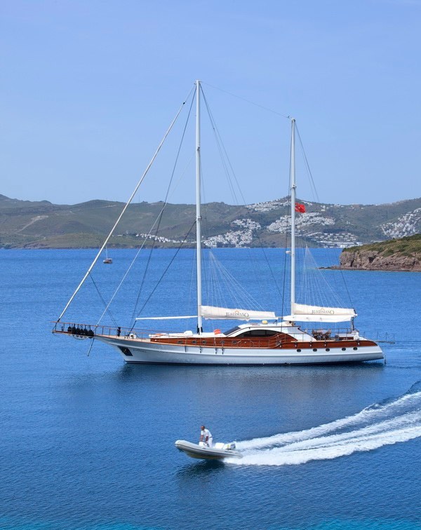 JUSTINIANO yacht charter 1