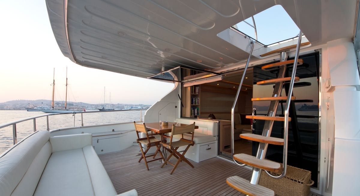 KAMA yacht charter 4