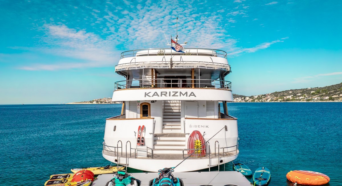 KARIZMA yacht charter 4
