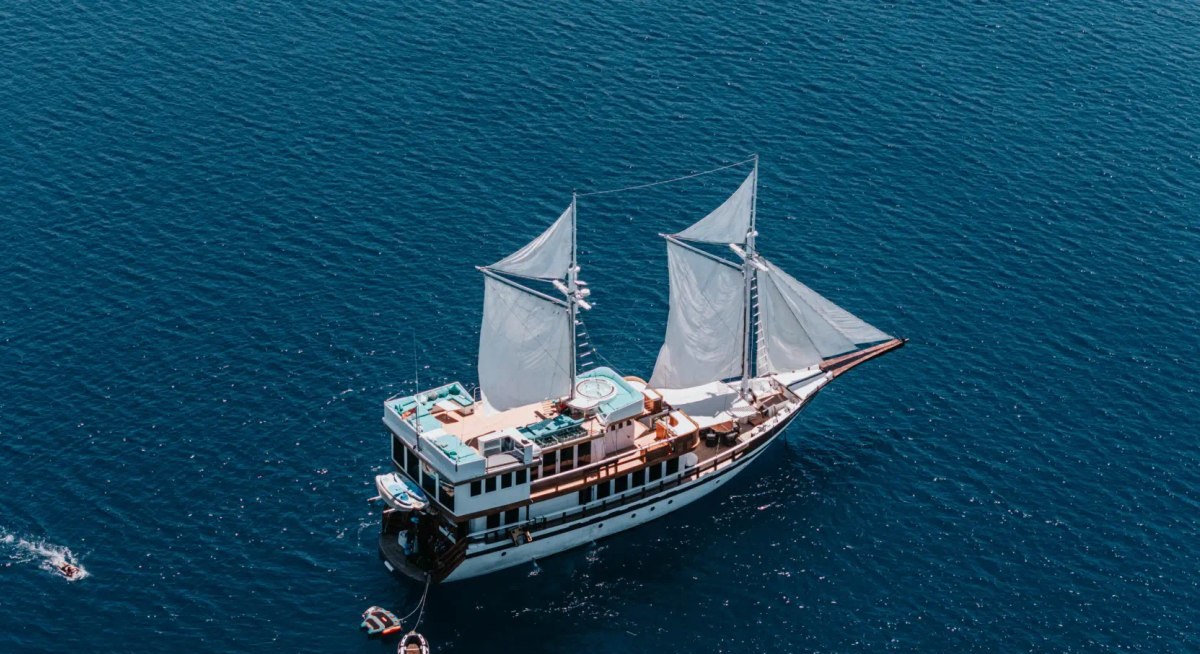 KAYRA yacht charter 4
