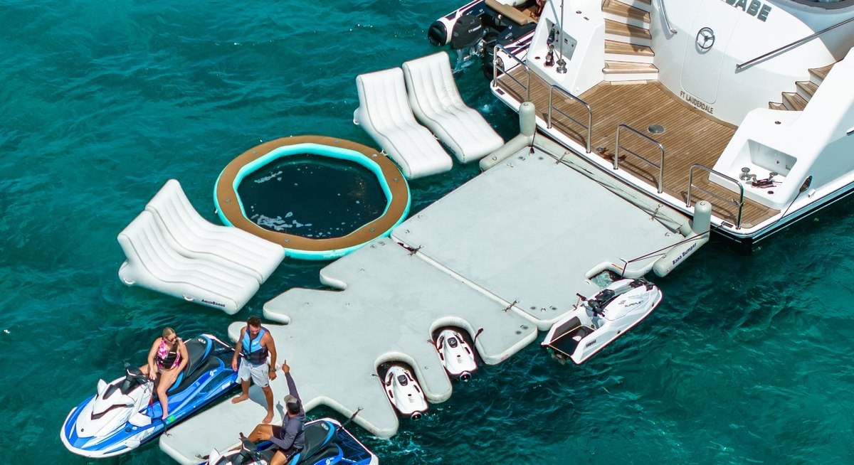 KEMOSABE yacht charter 5