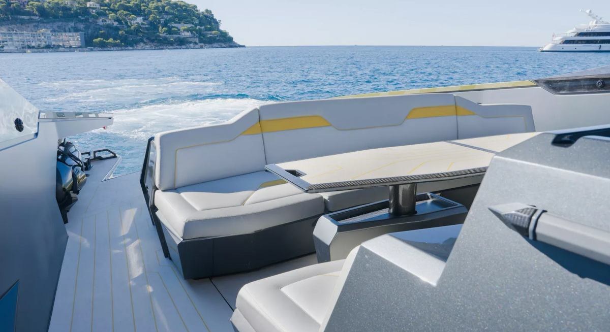 KIKI yacht charter 3