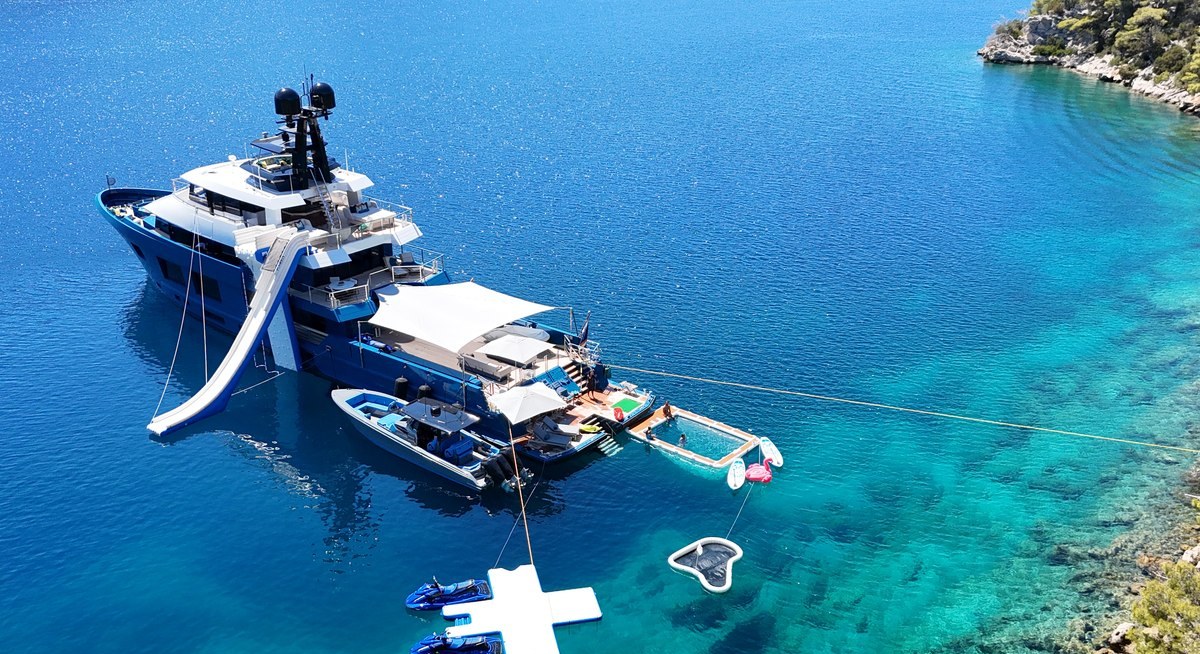KING BENJI yacht charter 1