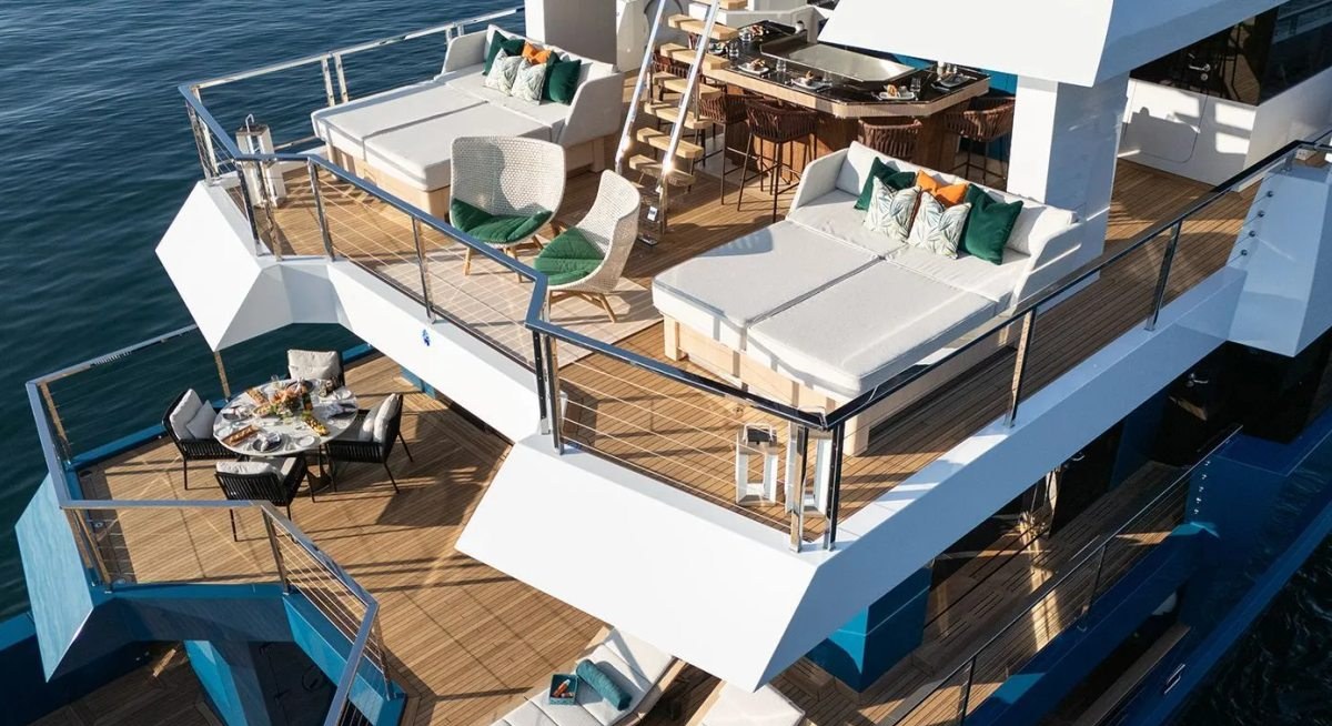 KING BENJI yacht charter 3