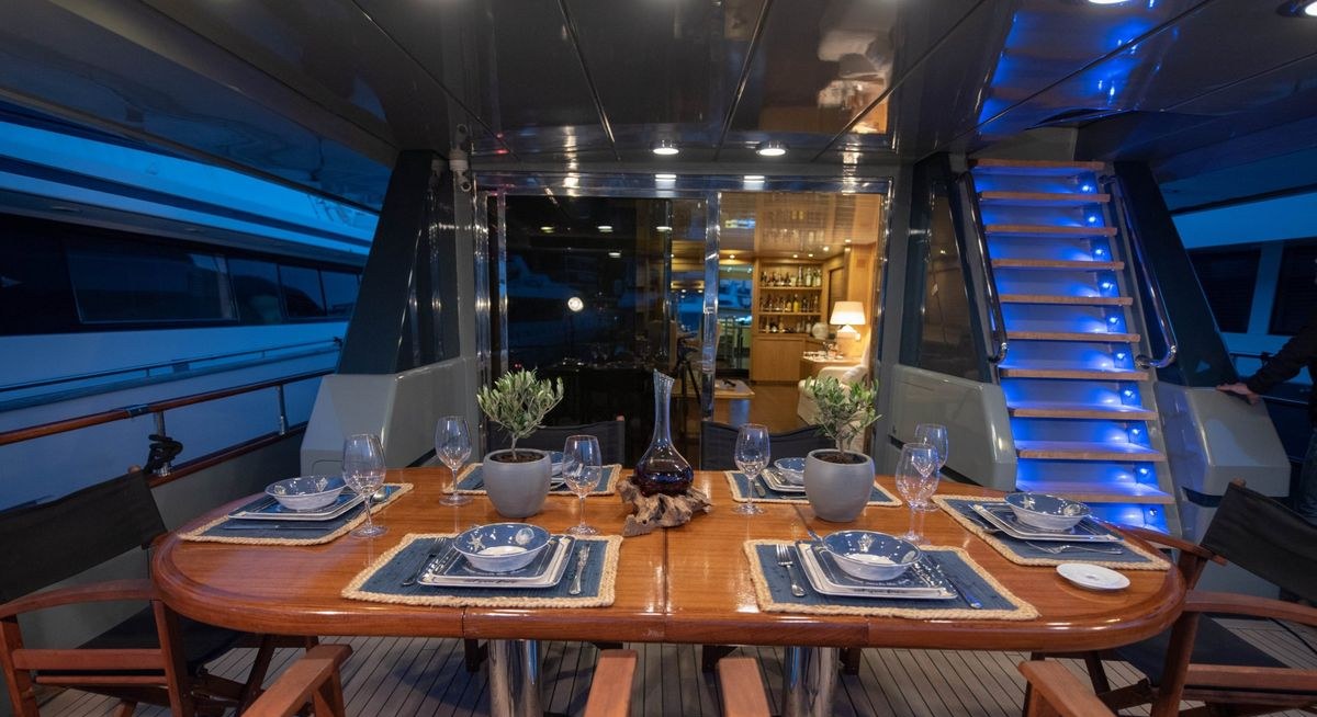 KISS yacht charter 5