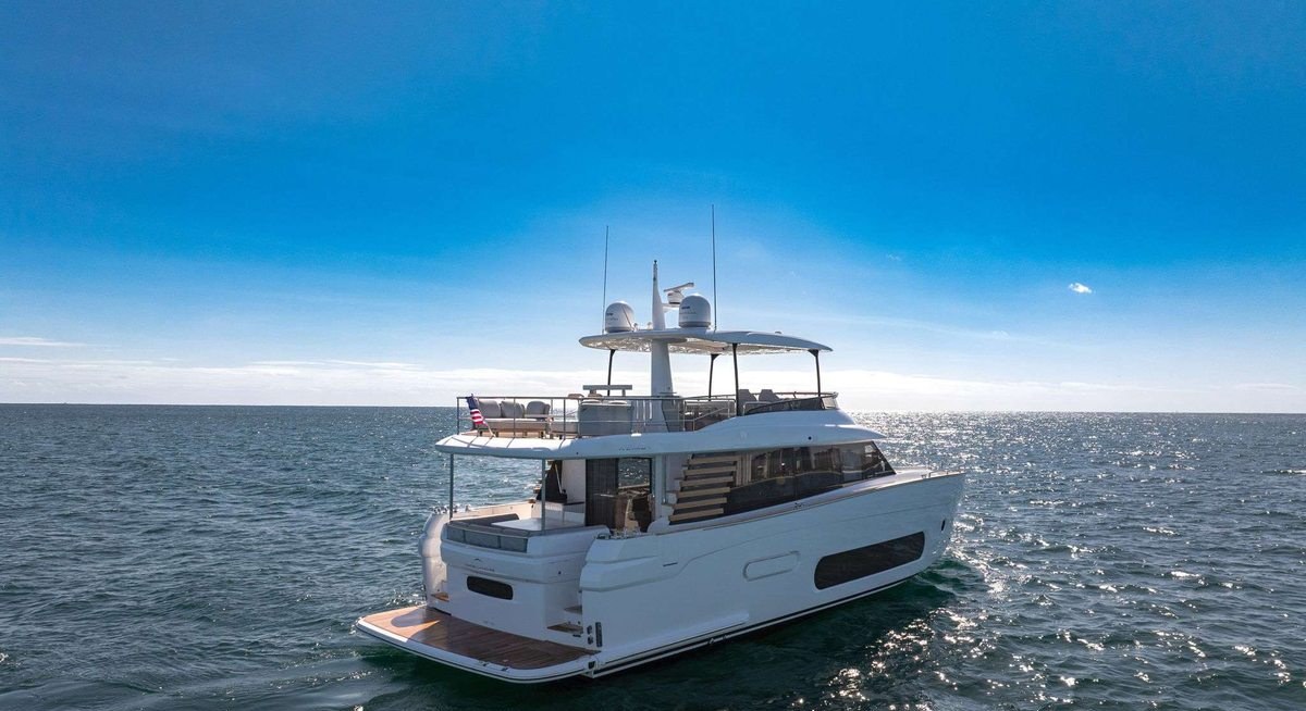 KNOT CAUGHT SLIPPIN yacht charter 5