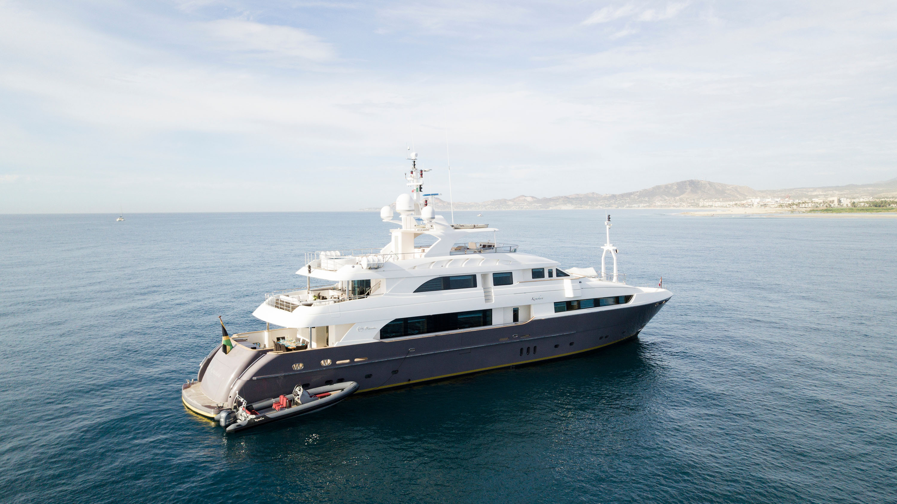 KOMOKWA yacht charter 4