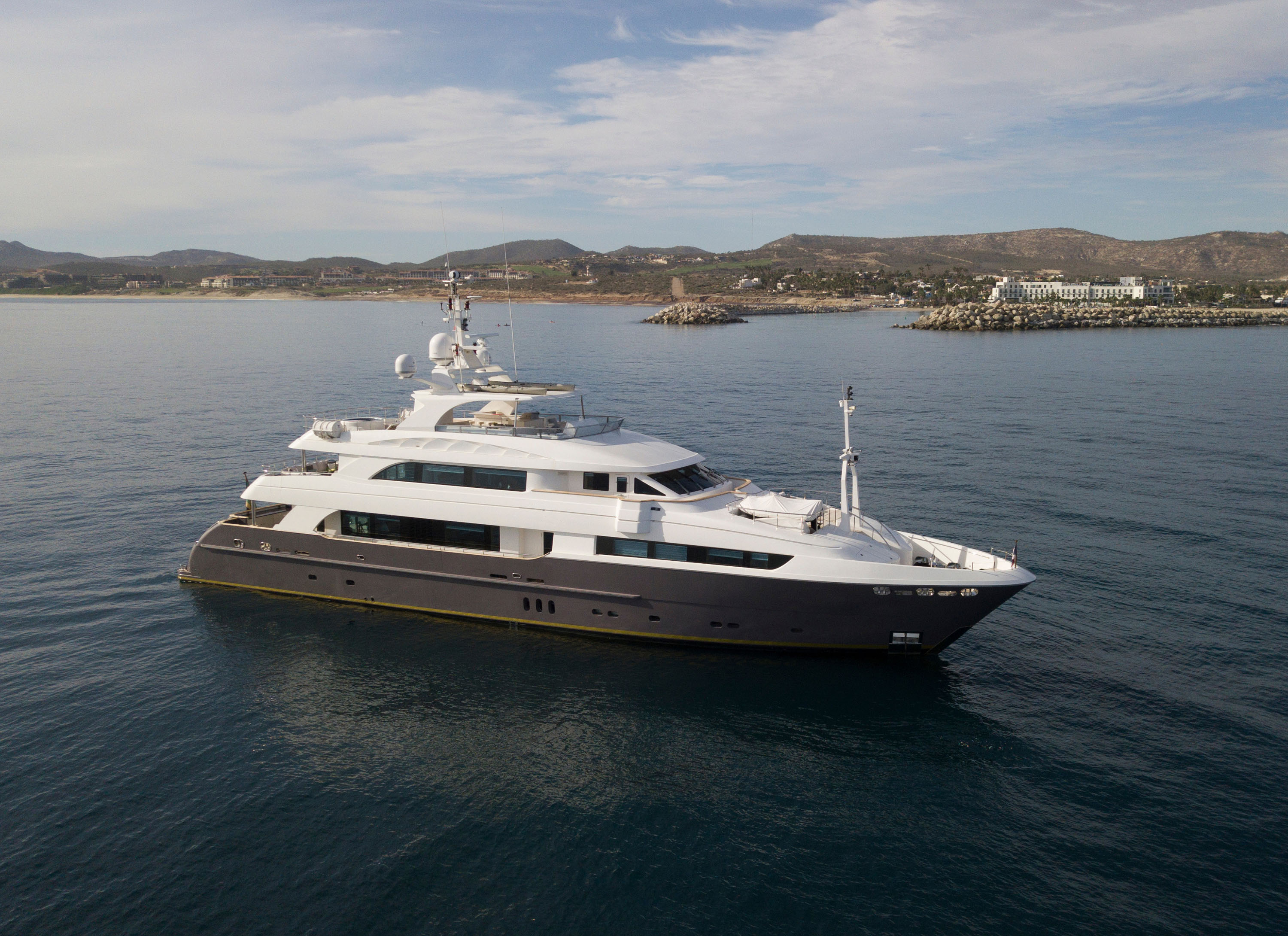 KOMOKWA yacht charter 2