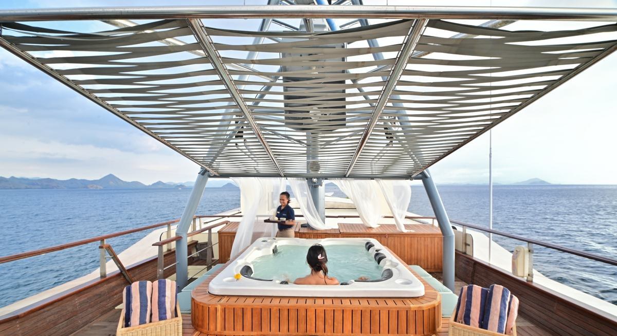 KUDANIL EXPLORER yacht charter 2