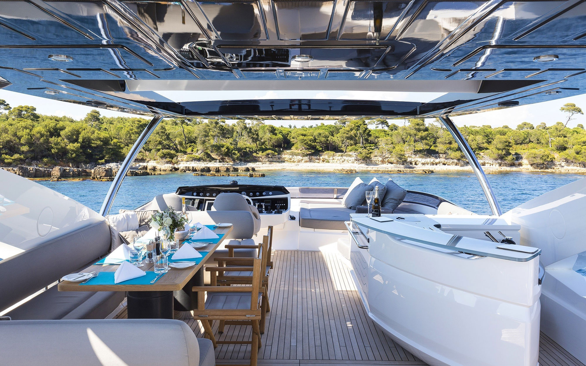 KUDOS yacht charter 4