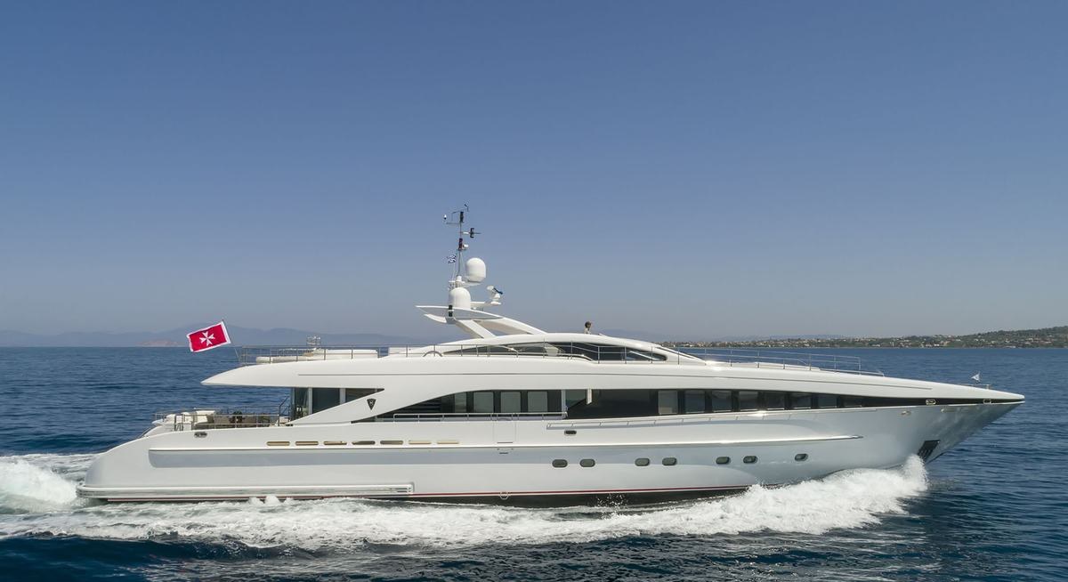 L'EQUINOX yacht charter 1