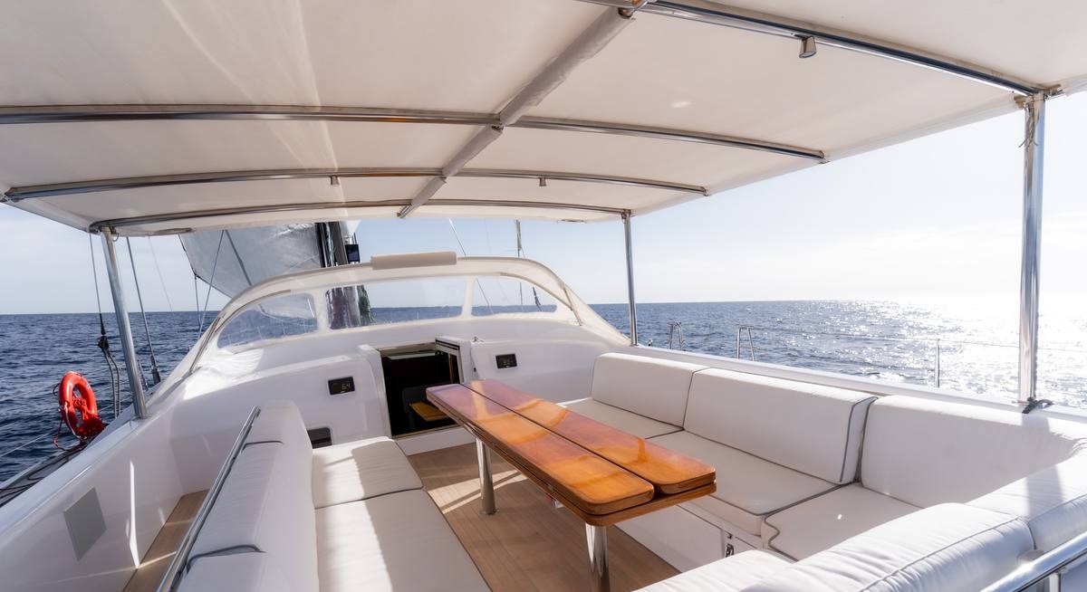L'HIPPOCAMPE yacht charter 4