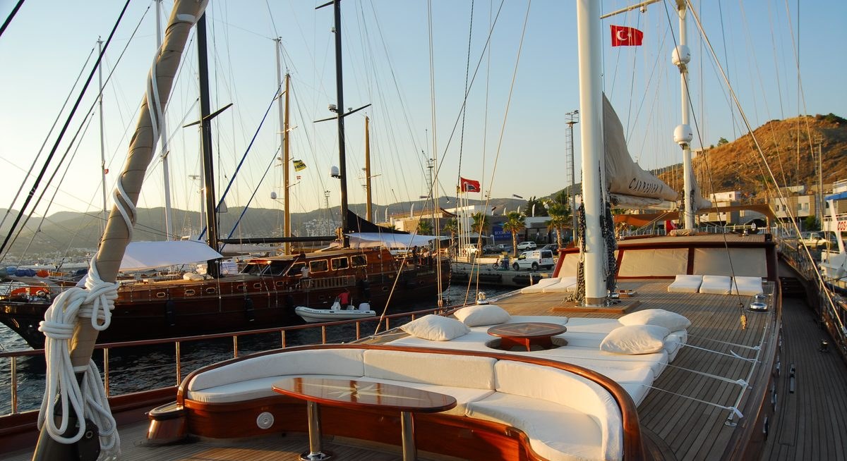 LA BELLA VITA yacht charter 4