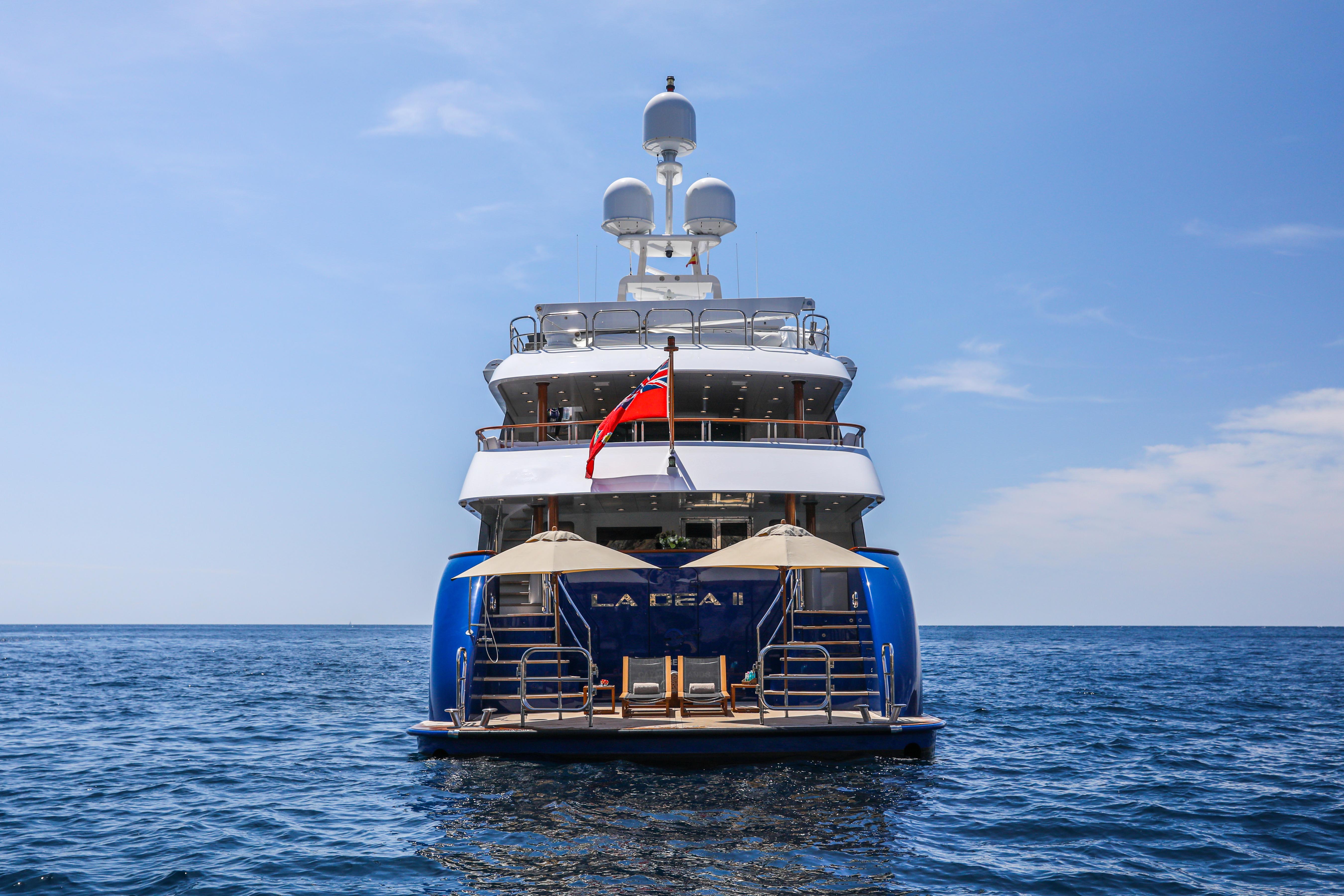 LA DEA II yacht charter 5