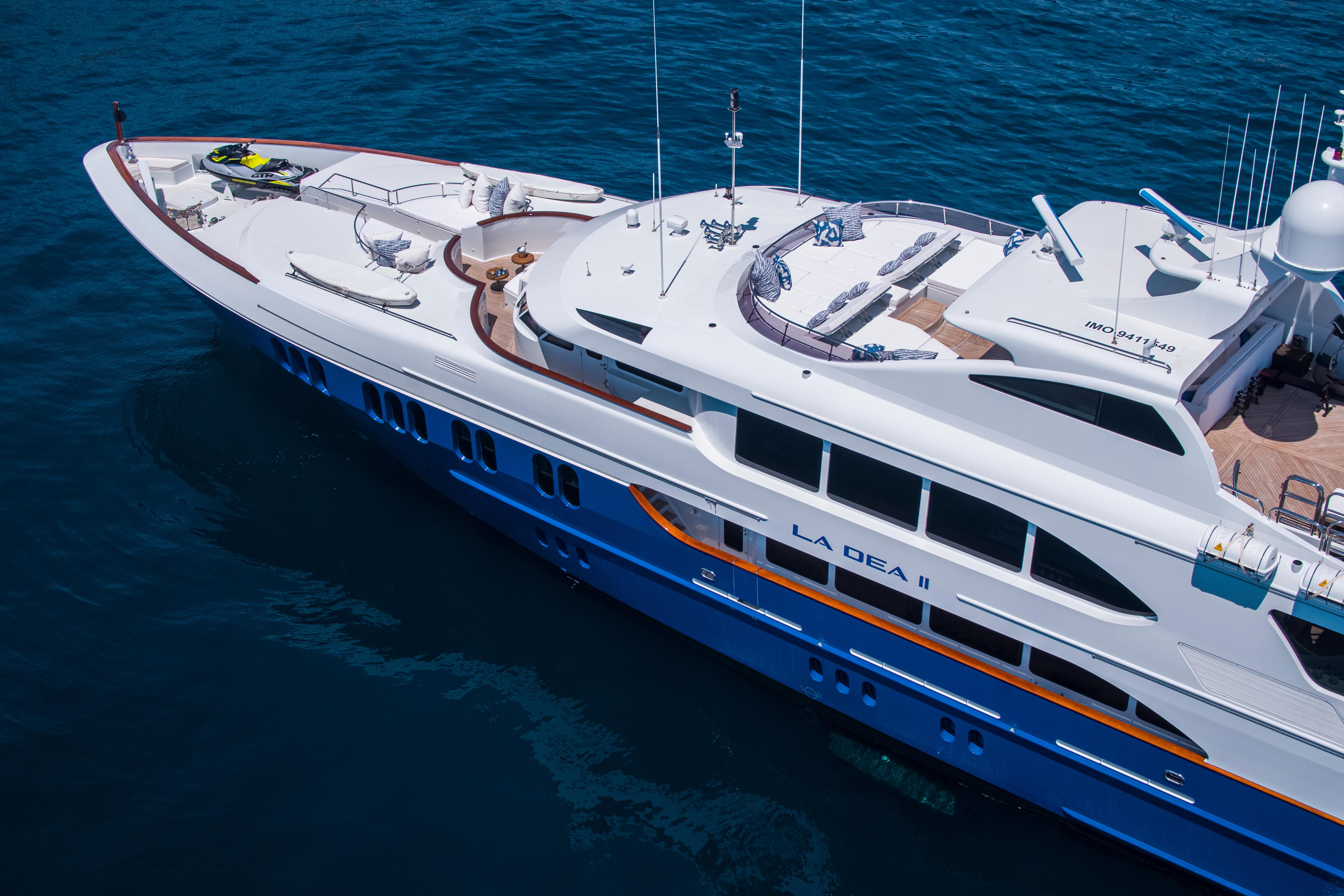 LA DEA II yacht charter 3