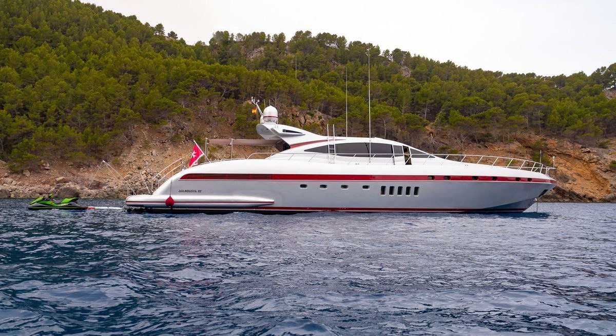 LA DIGUE yacht charter 1