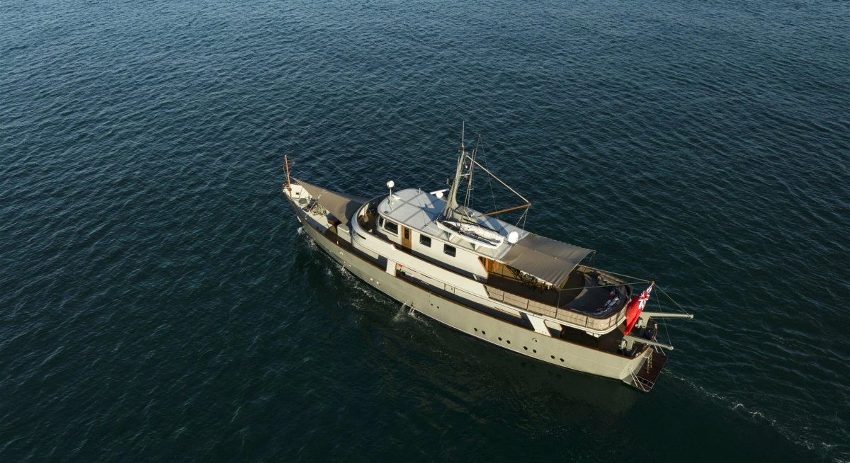 LA FENICE yacht charter 5
