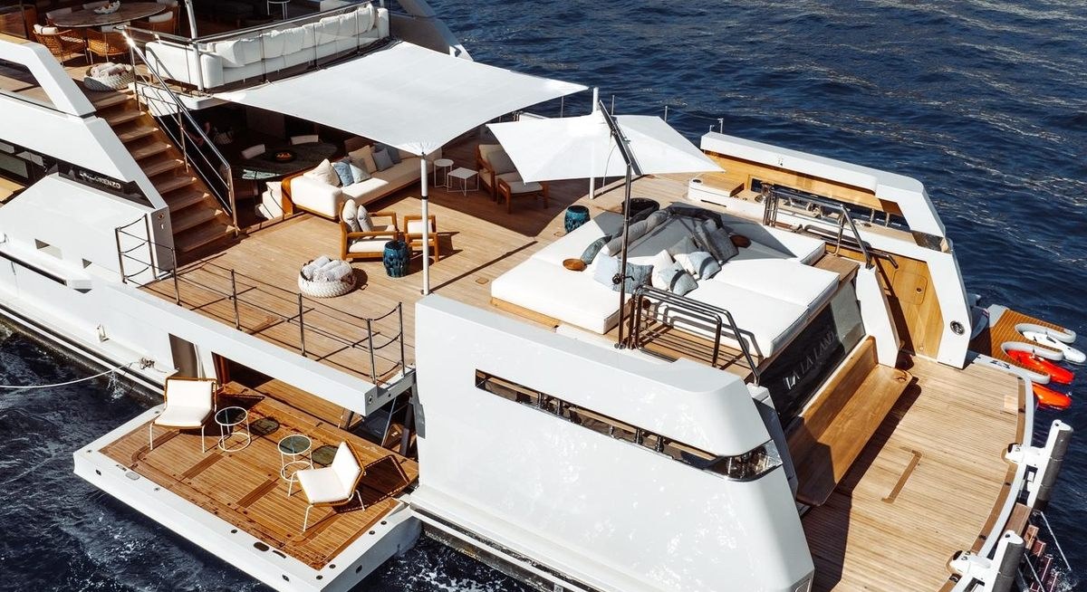 LA LA LAND yacht charter 4