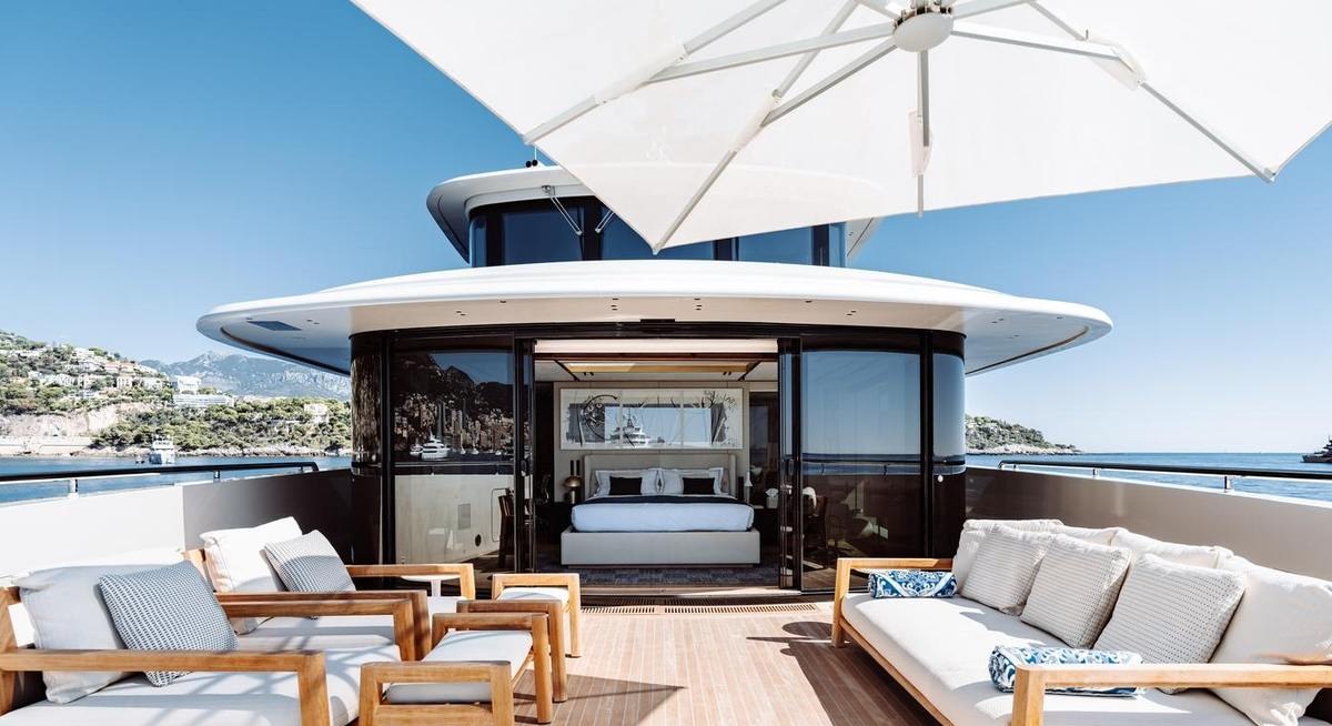 LA LA LAND yacht charter 1