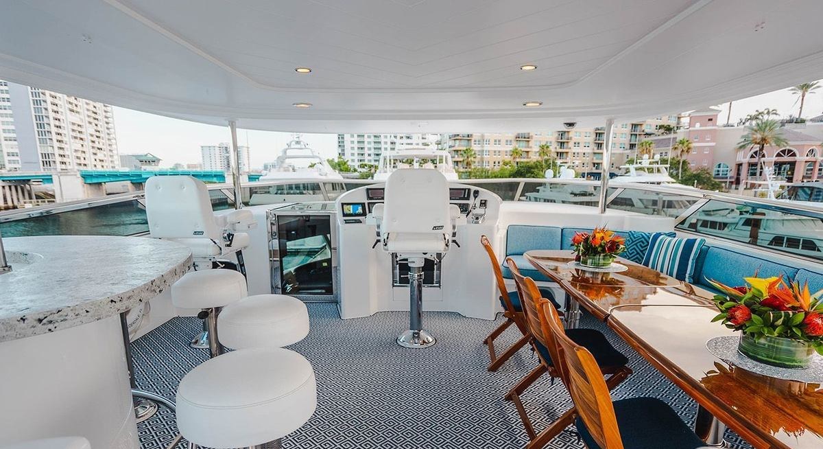 LA LADY yacht charter 3