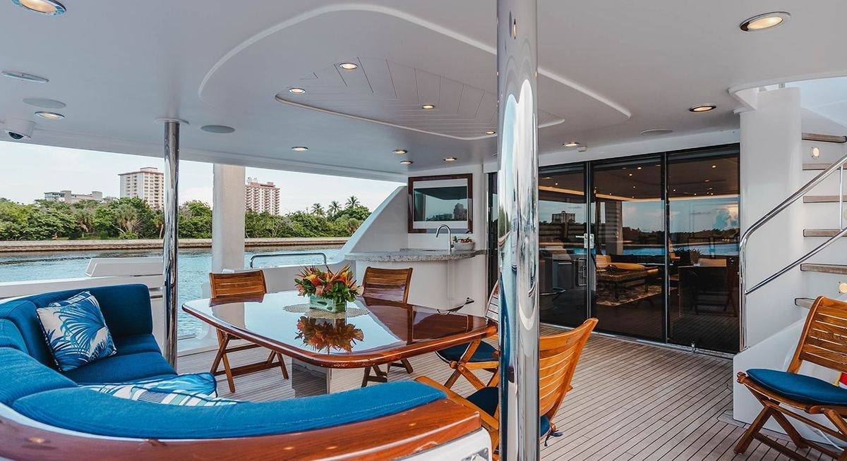 LA LADY yacht charter 5