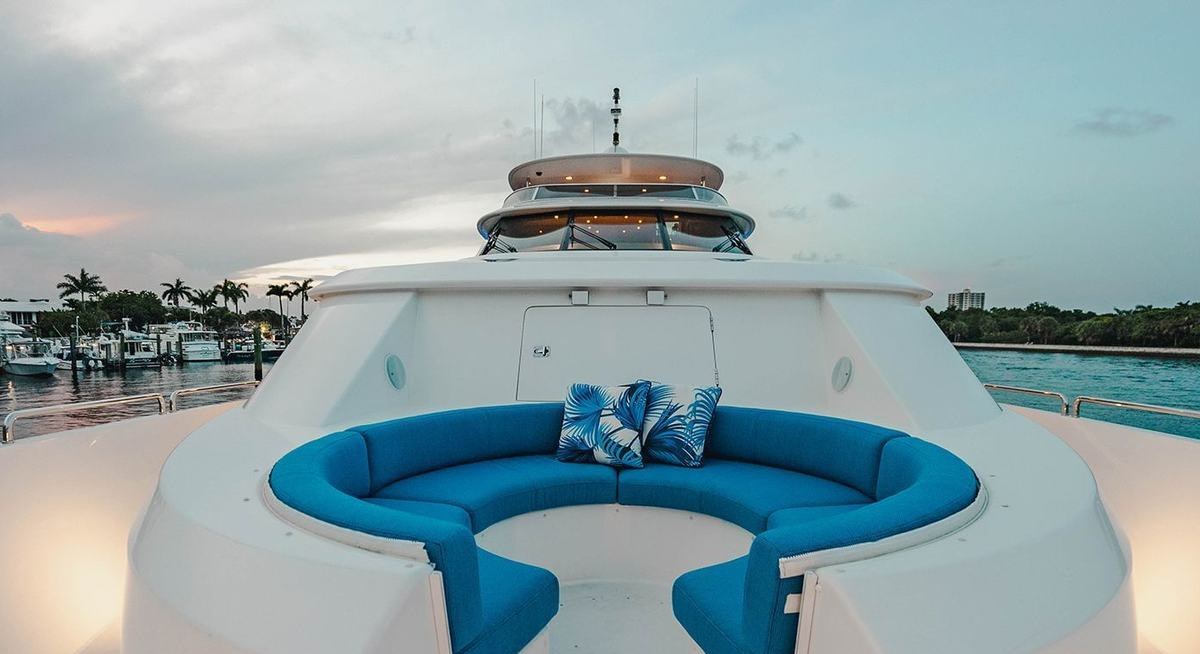 LA LADY yacht charter 2