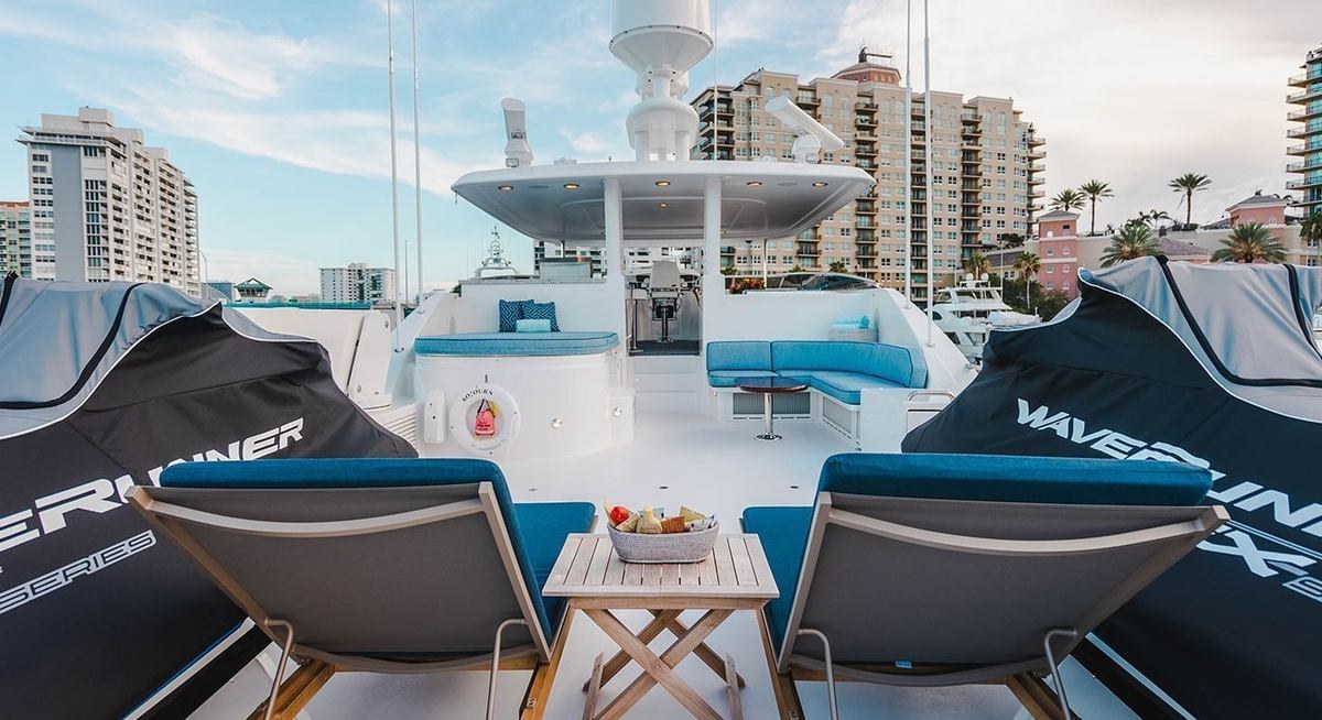 LA LADY yacht charter 4
