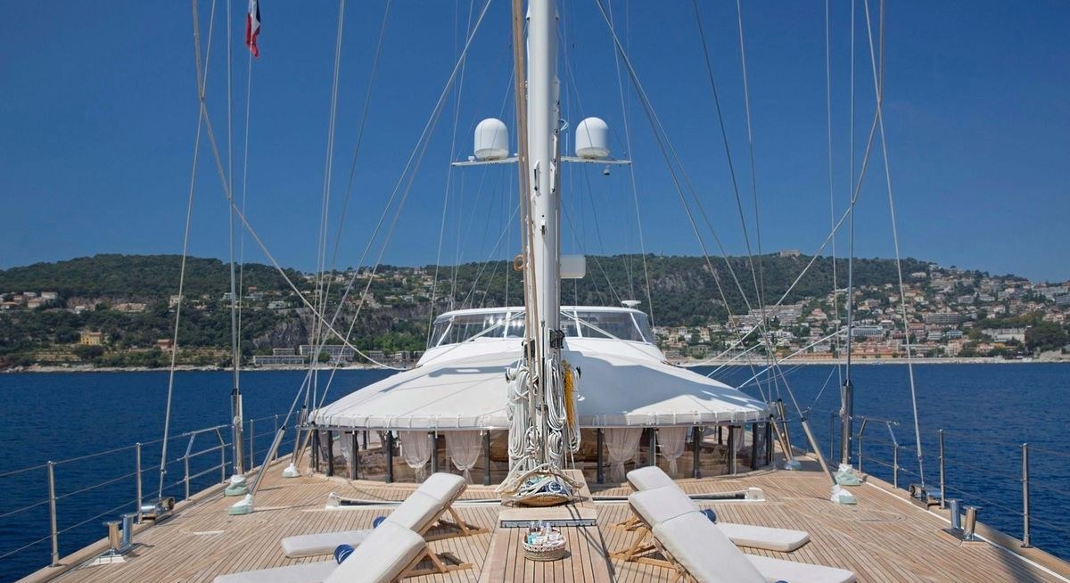 LA LUNA yacht charter 3