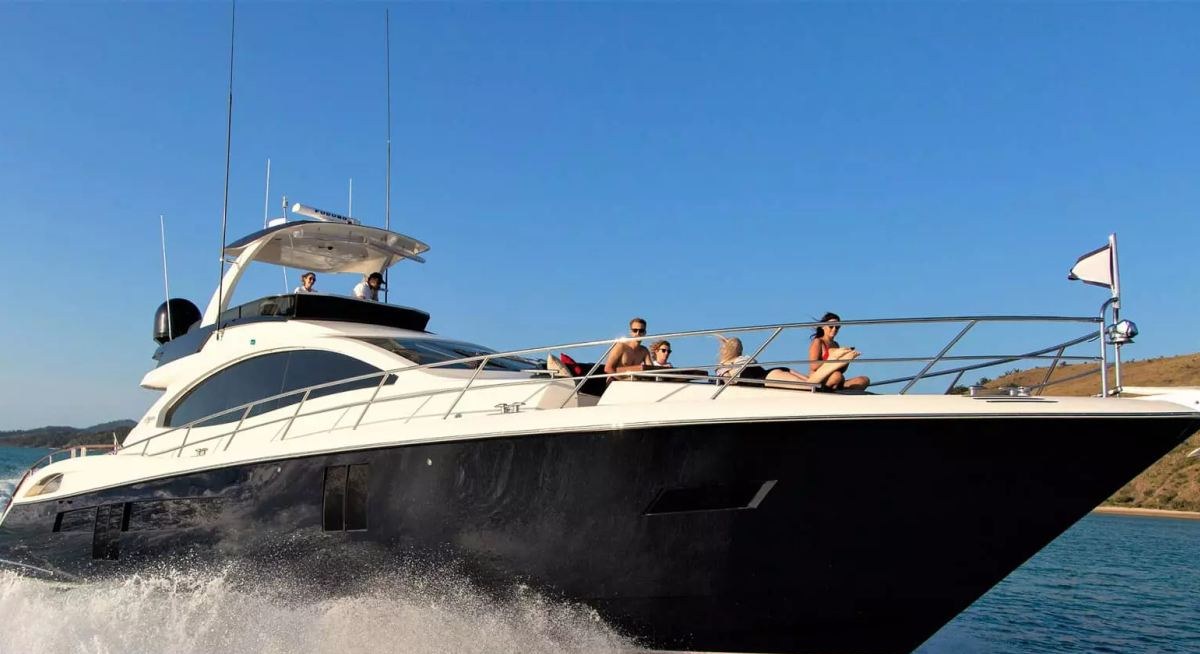 LA MAR yacht charter 1