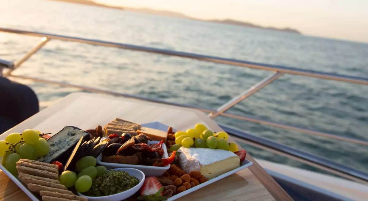 LA MAR yacht charter 5