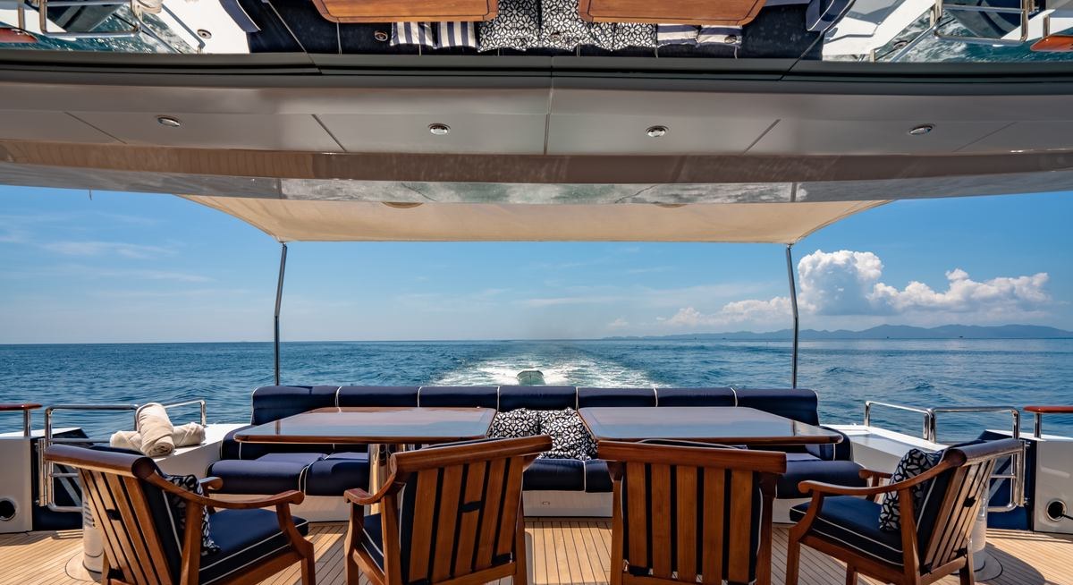 LADY AZUL yacht charter 4