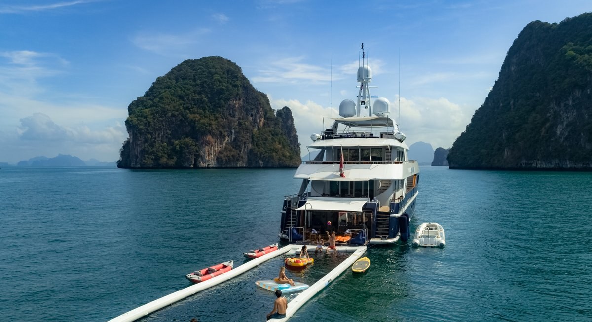 LADY AZUL yacht charter 5