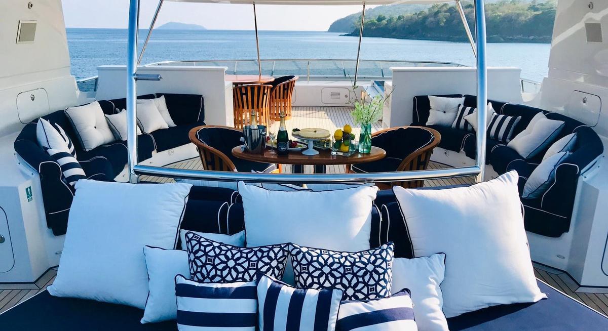 LADY AZUL yacht charter 2