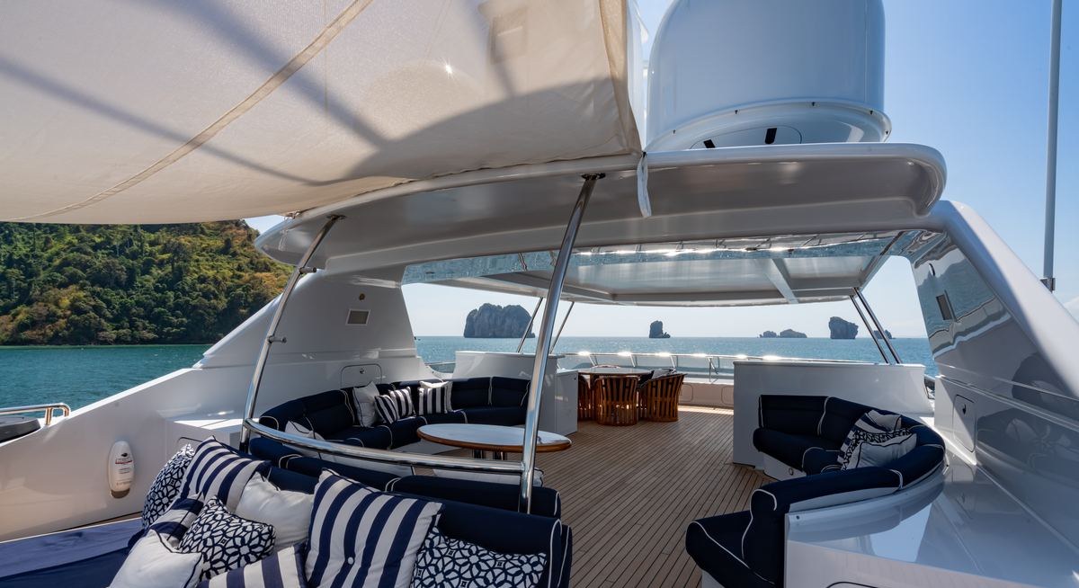 LADY AZUL yacht charter 3