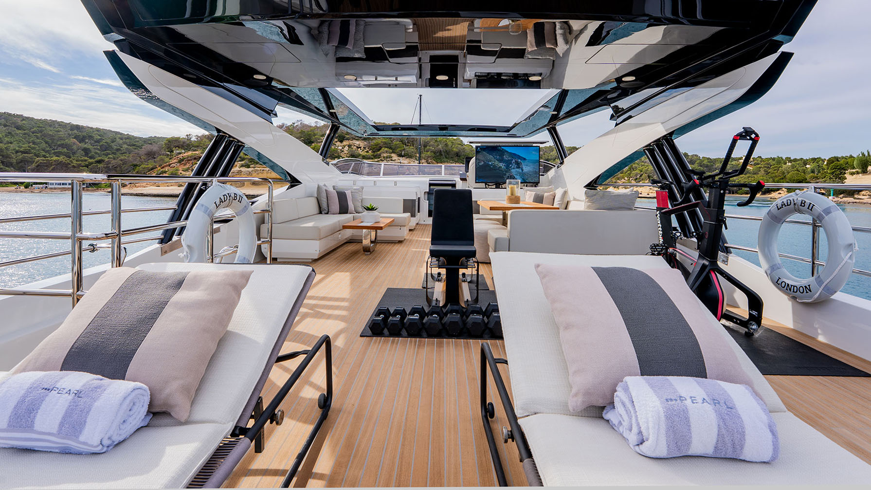 LADY B II yacht charter 4