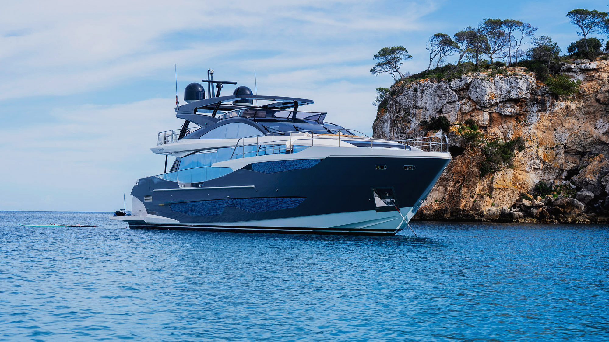 LADY B II yacht charter 1