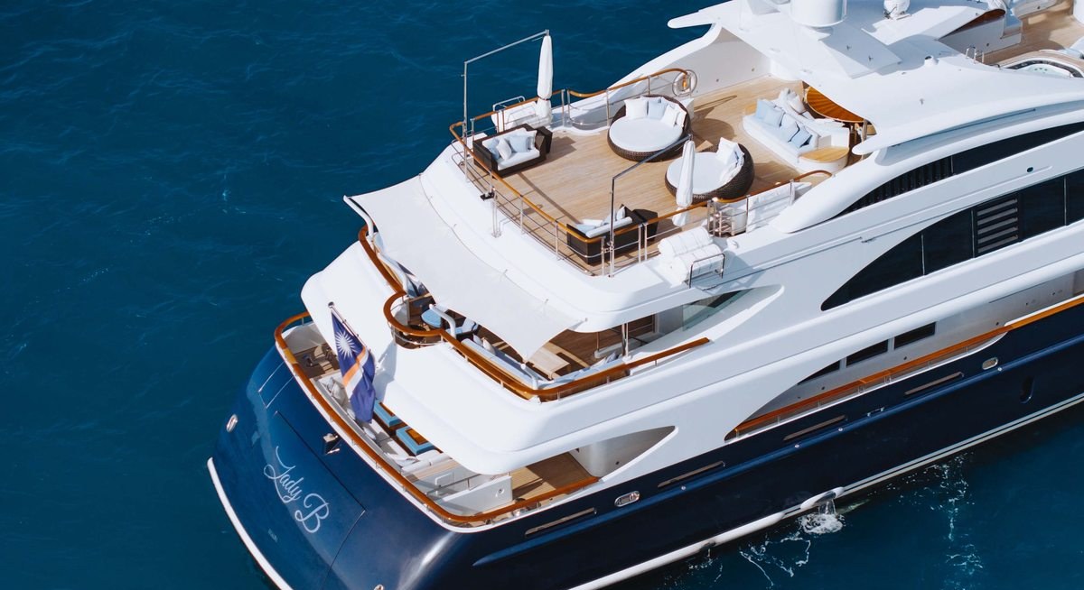 LADY B yacht charter 5
