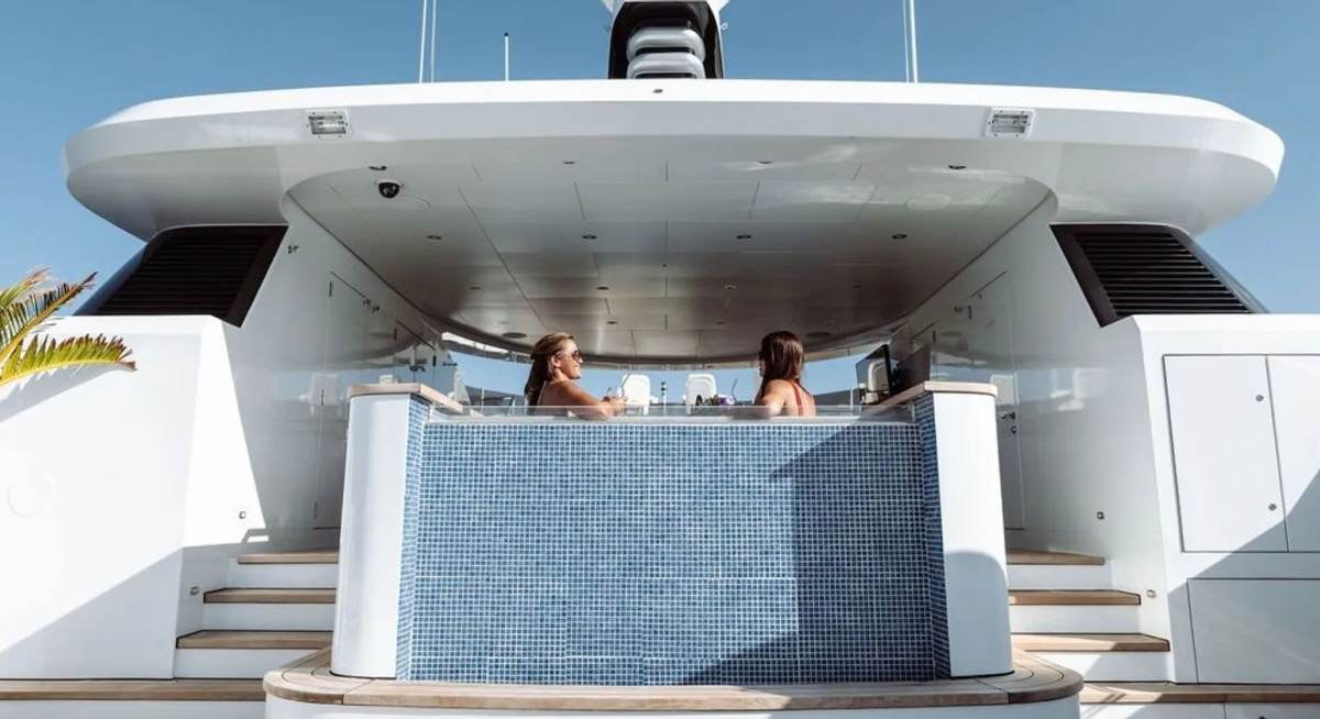 LADY BETH yacht charter 3