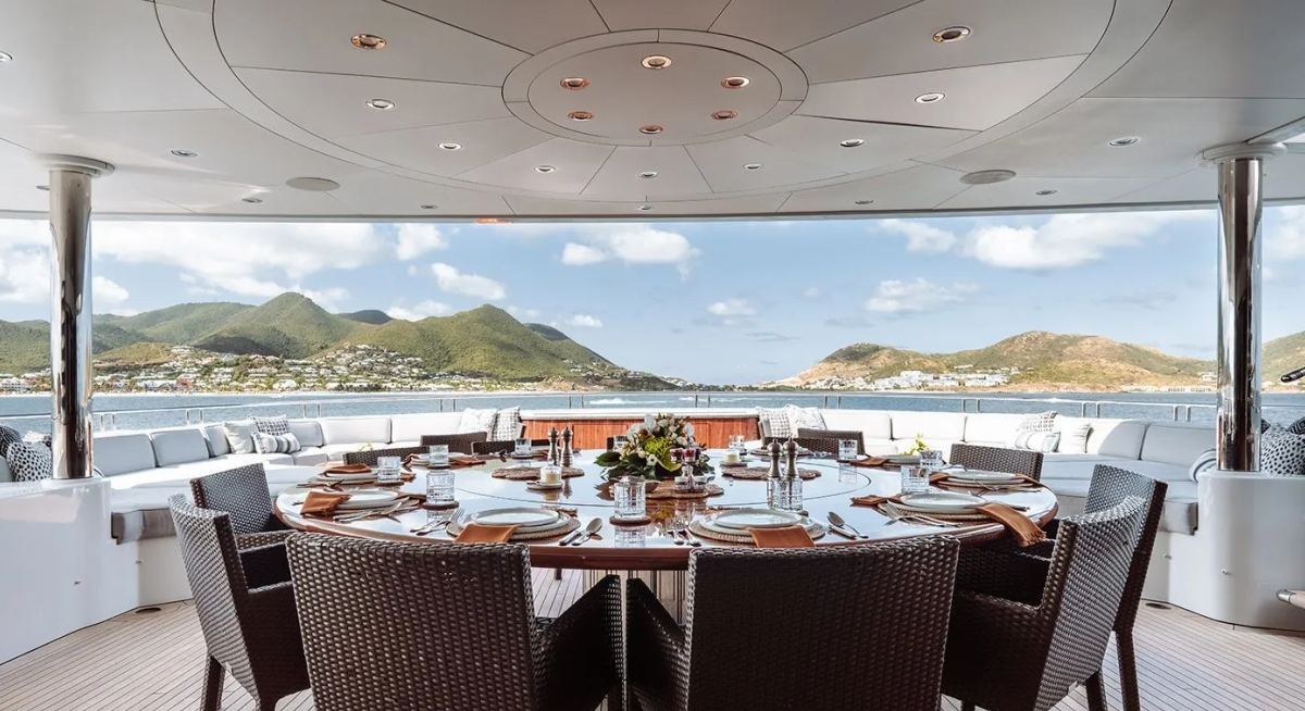LADY BETH yacht charter 4