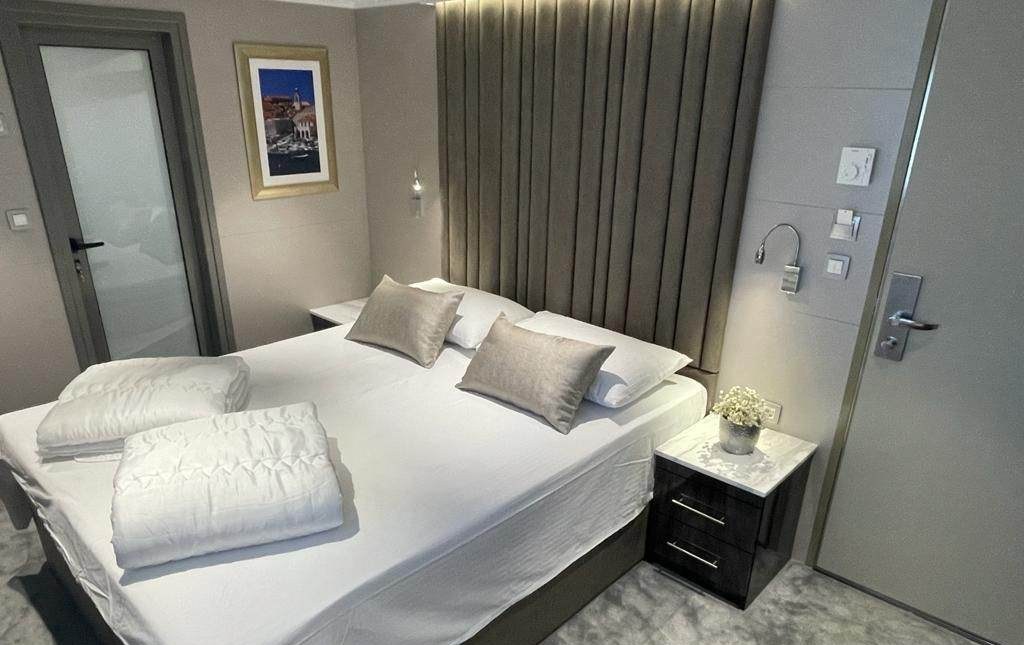 LADY ELEGANZA yacht charter 3
