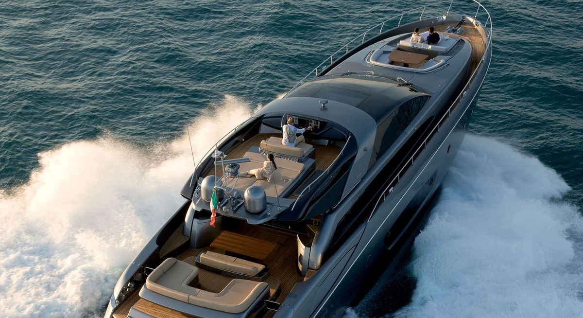 LADY F1 yacht charter 5