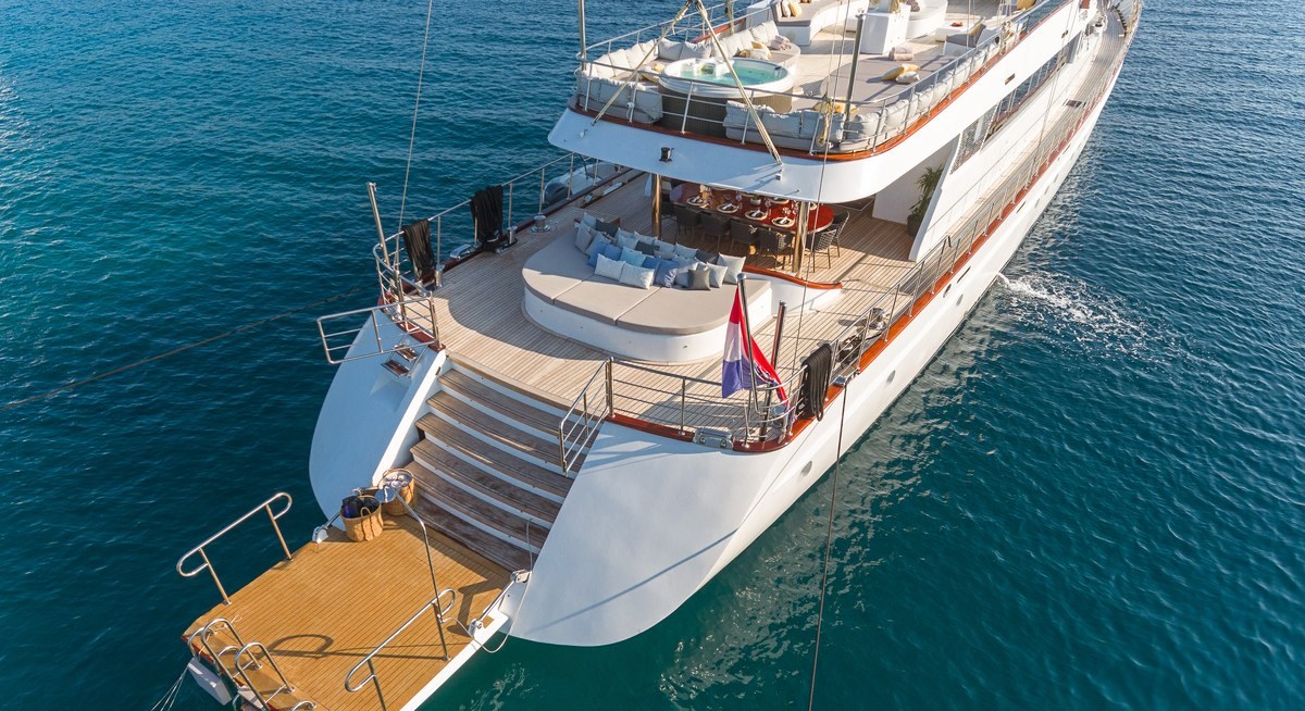 LADY GITA yacht charter 5