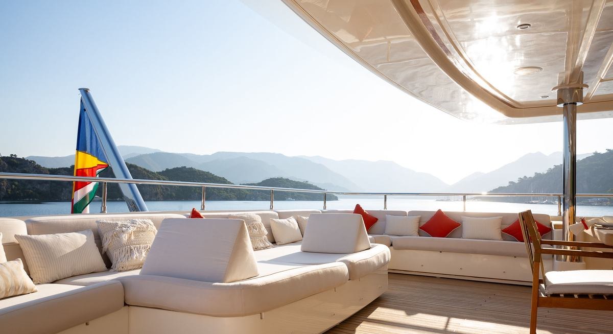 LADY I yacht charter 4