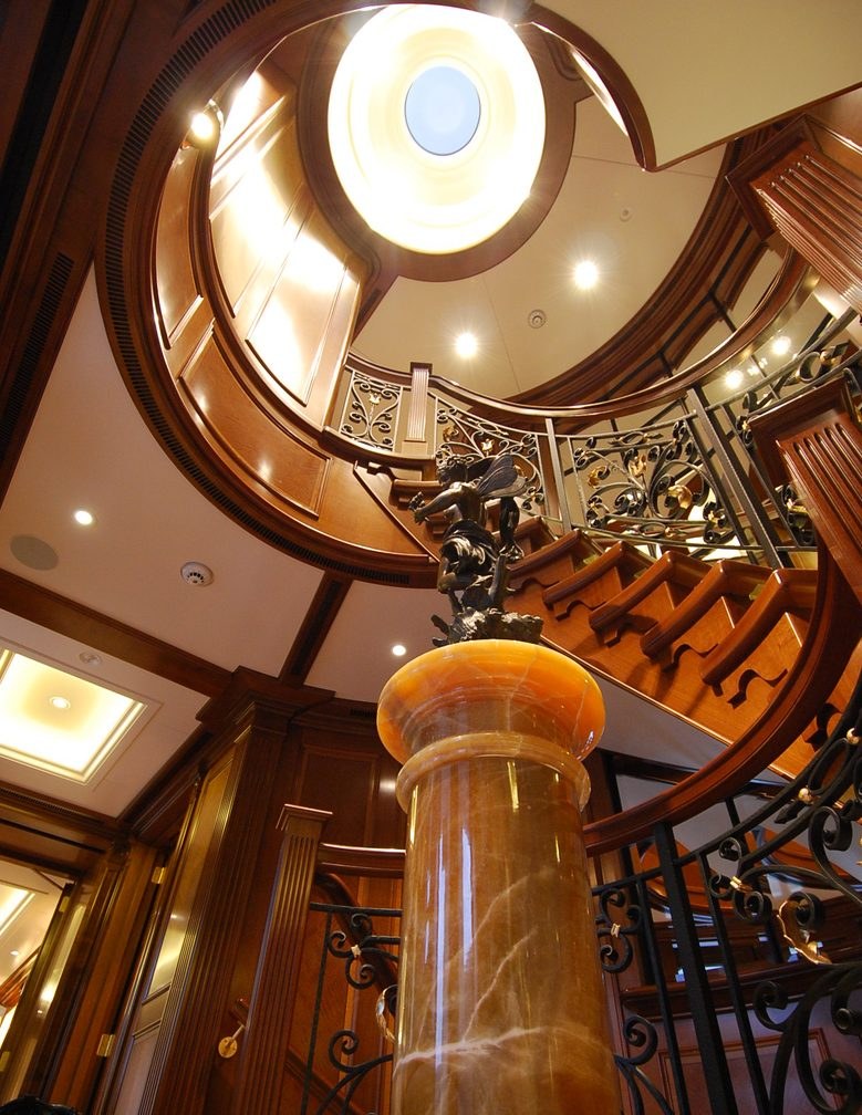 LADY KATHRYN V yacht charter 4