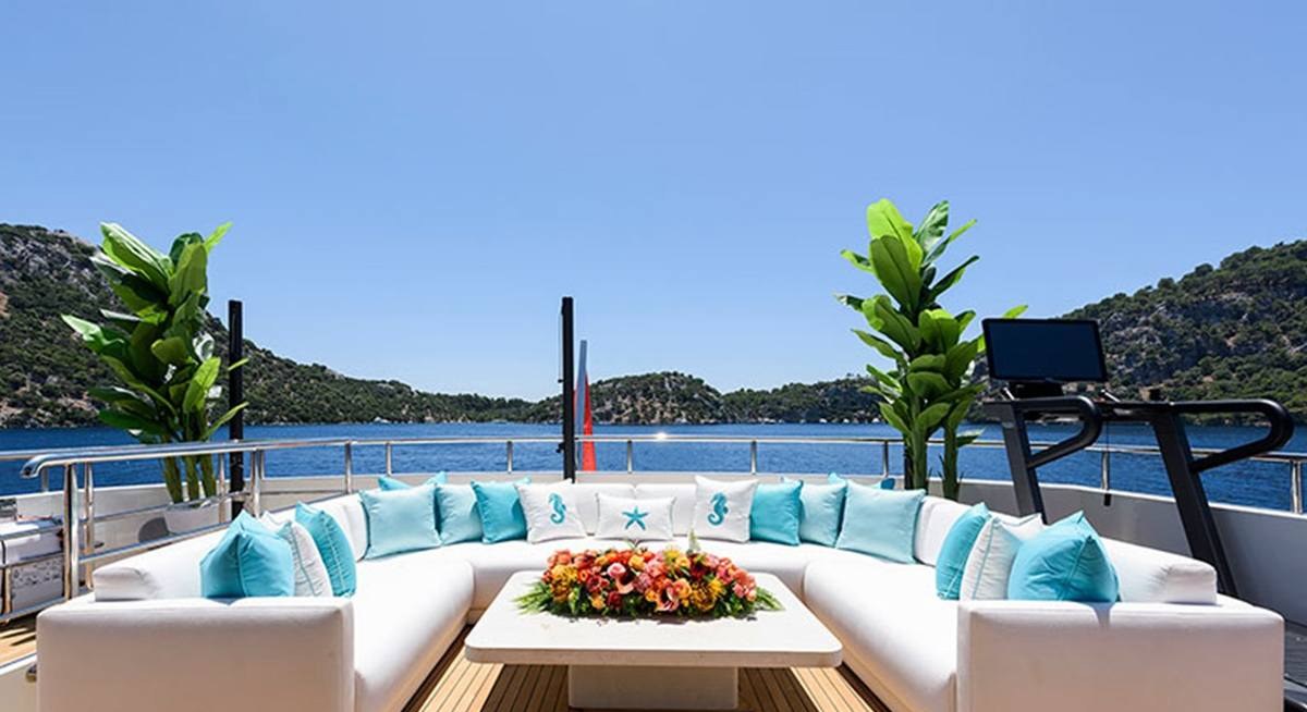 LADY LUNA yacht charter 3