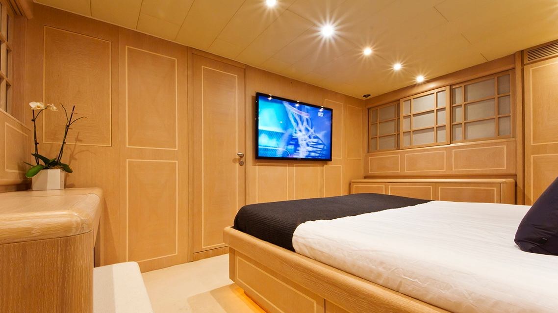 LADY MAIA yacht charter 2