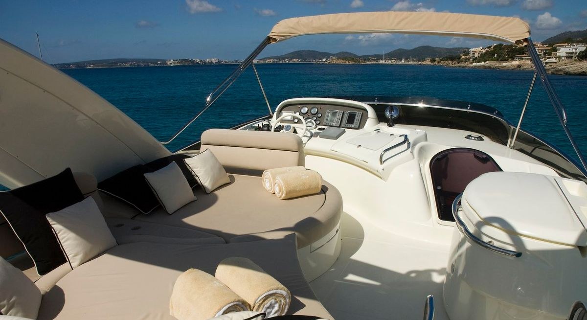 LADY RENEE yacht charter 4