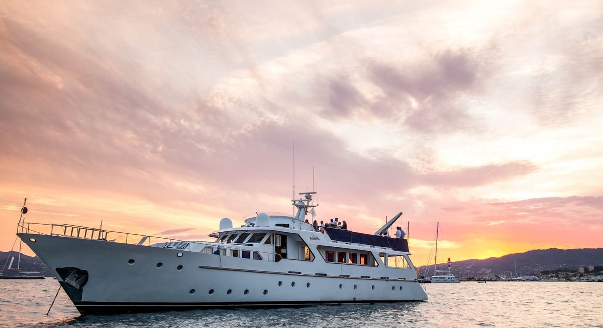 LADY ROXANNE yacht charter 2