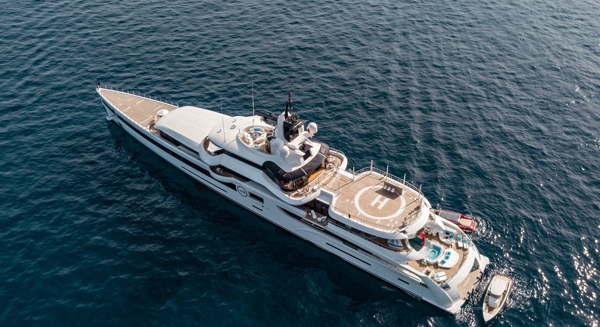 LADY S yacht charter 5